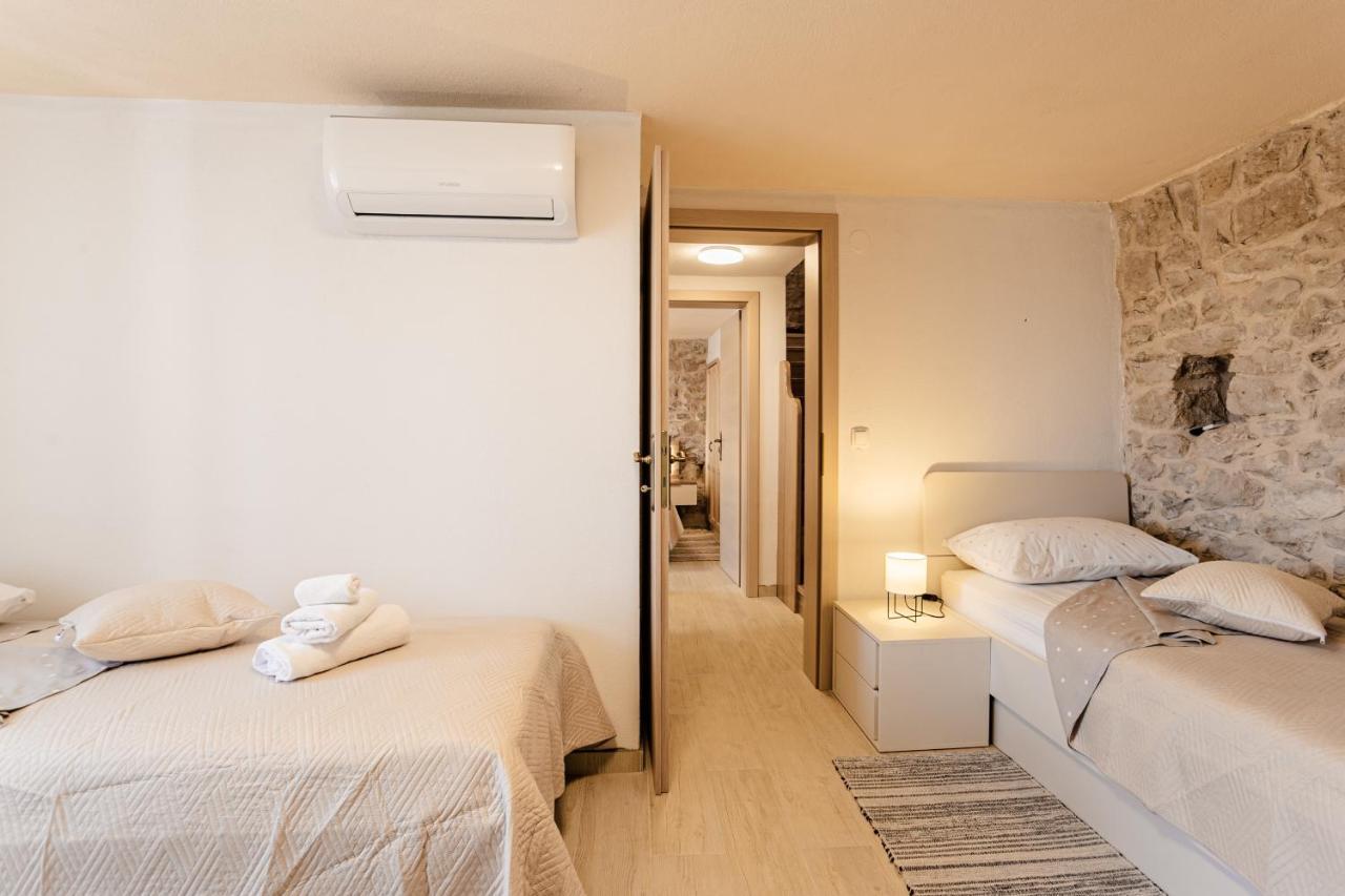 Patakun Holiday Home For 5, With Heated Pool Lecevica Экстерьер фото