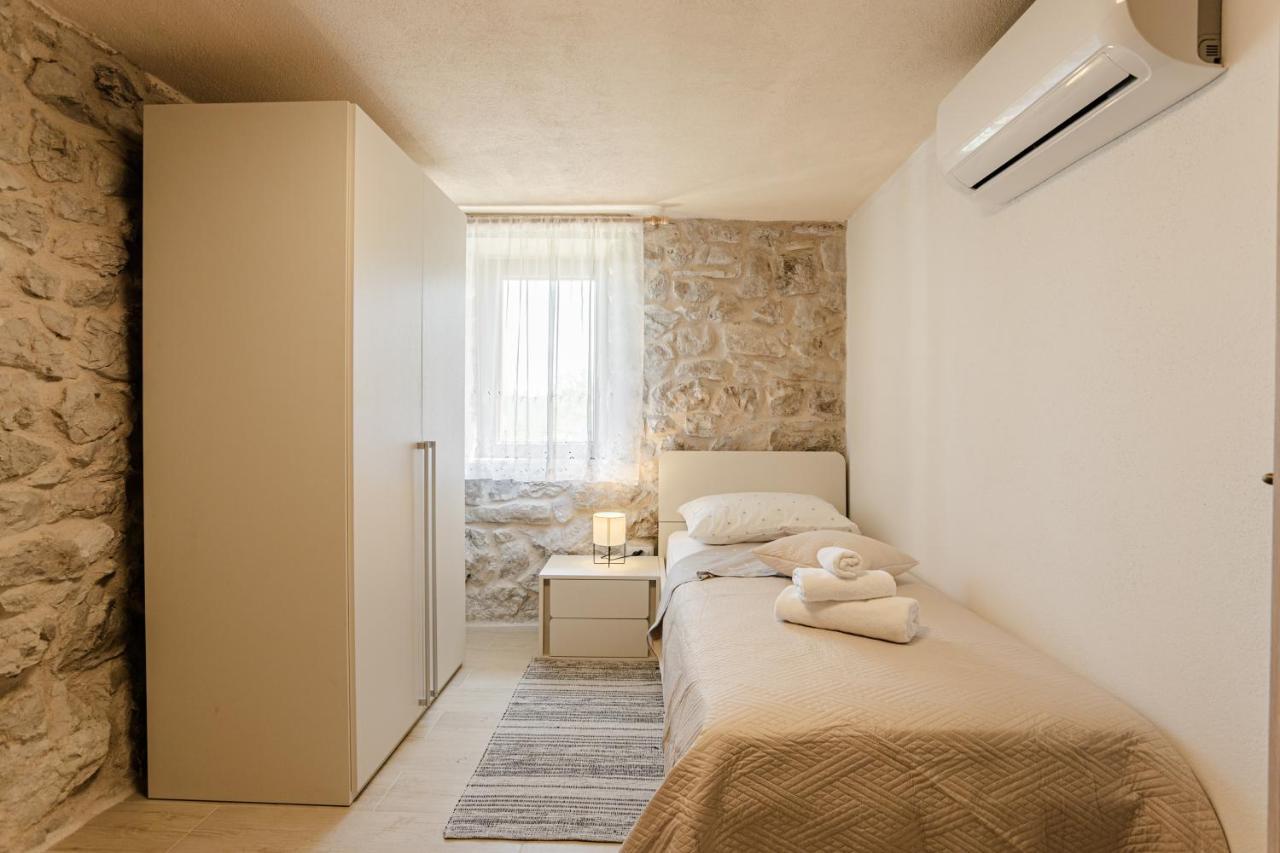Patakun Holiday Home For 5, With Heated Pool Lecevica Экстерьер фото